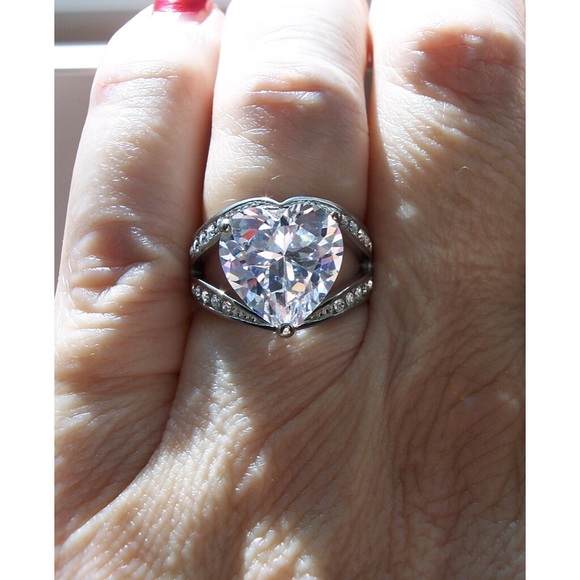 STAINLESS STEEL Large Cubic Zirconia Heart Ring - Picture 5 of 12